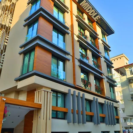 Hotel In The Middle 3*
